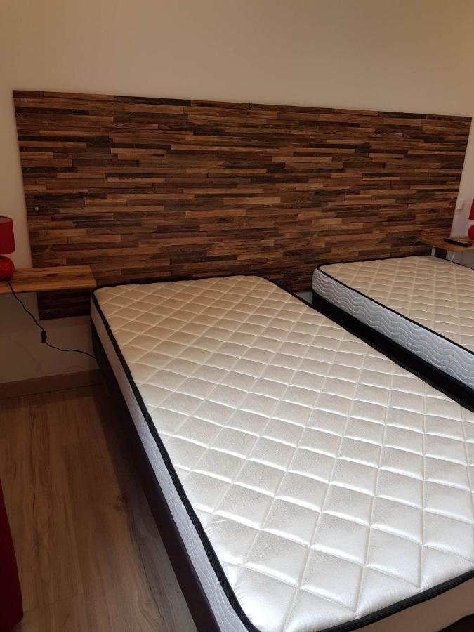 05 - Tres Joli 3 Pieces Neuf 2 Chambres, Logement Tout Equipe Pour 1 A 4 Personnes Maximum, Vue Sur Jardin Avec Parking Privatif, Grand Fourgon Possible, Tout Le Linge De Maison Est Fourni Annesse-et-Beaulieu Bagian luar foto